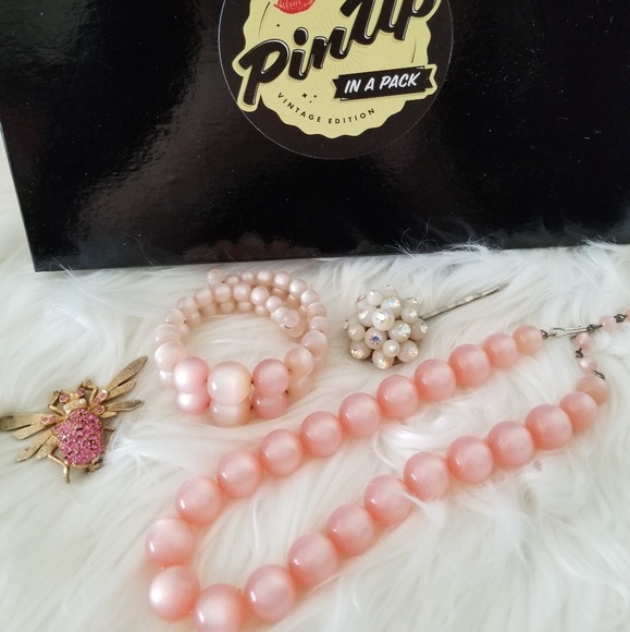 PinUp In A Pack Vintage Edition Jewelry Set - Picture 7 of 7